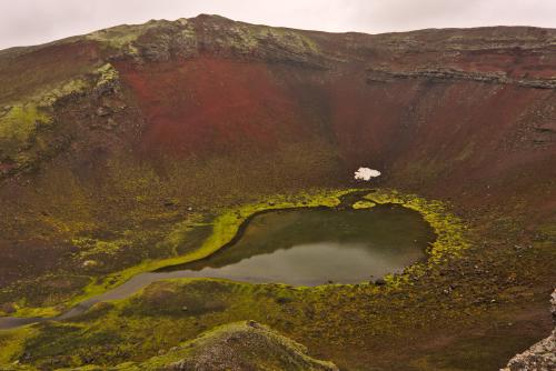The “red crater” of a former volcano.