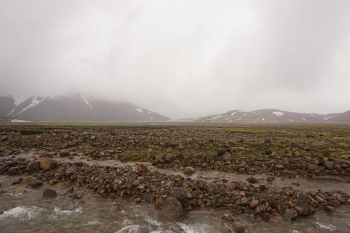 Zwar von Tag 8, aber Tag 9 sah genauso aus: Viel Regen und Nebel. Hier der Hólmsárlón (hinten) aus Richtung Strútslaug.