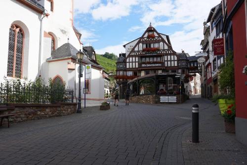 Das malerische Assmannshausen. Neben mir waren auch ein paar andere Wanderer und Wandergruppen unterwegs.